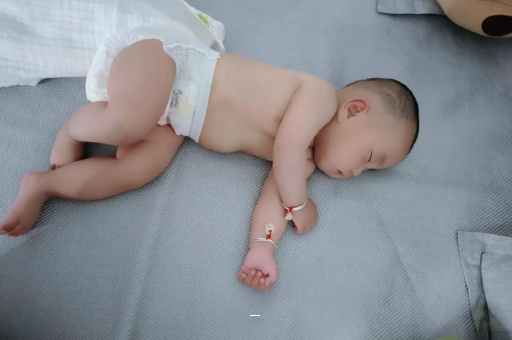 平邑宝宝脚心出汗怎么回事